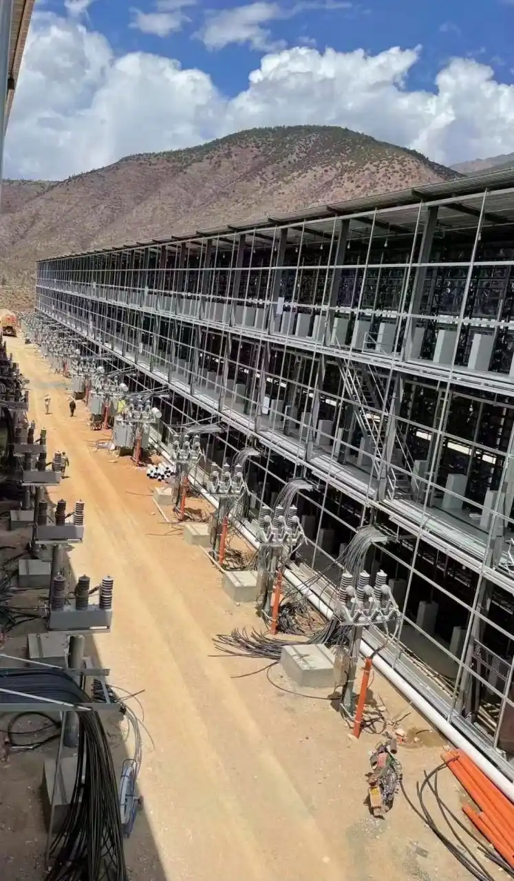 A modern mining farm utilizes renewable energy sources to reduce its carbon footprint.